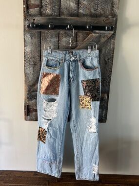 Women's BDG Cowboy Jean Light Wash w/Factoring Distressing & Patches